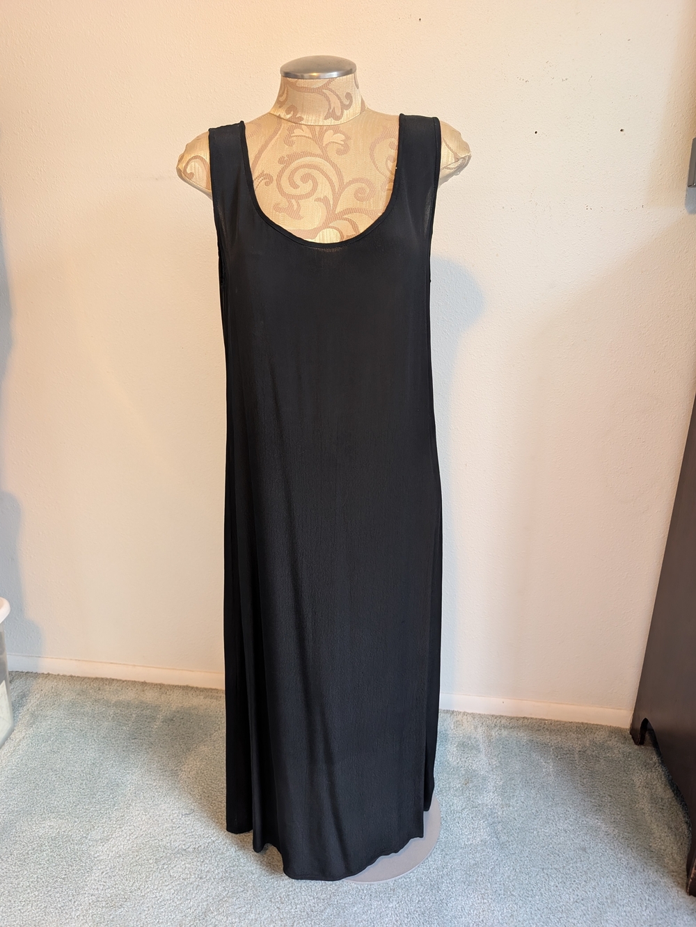 Classic Black Scoop Neck Maxi Dress